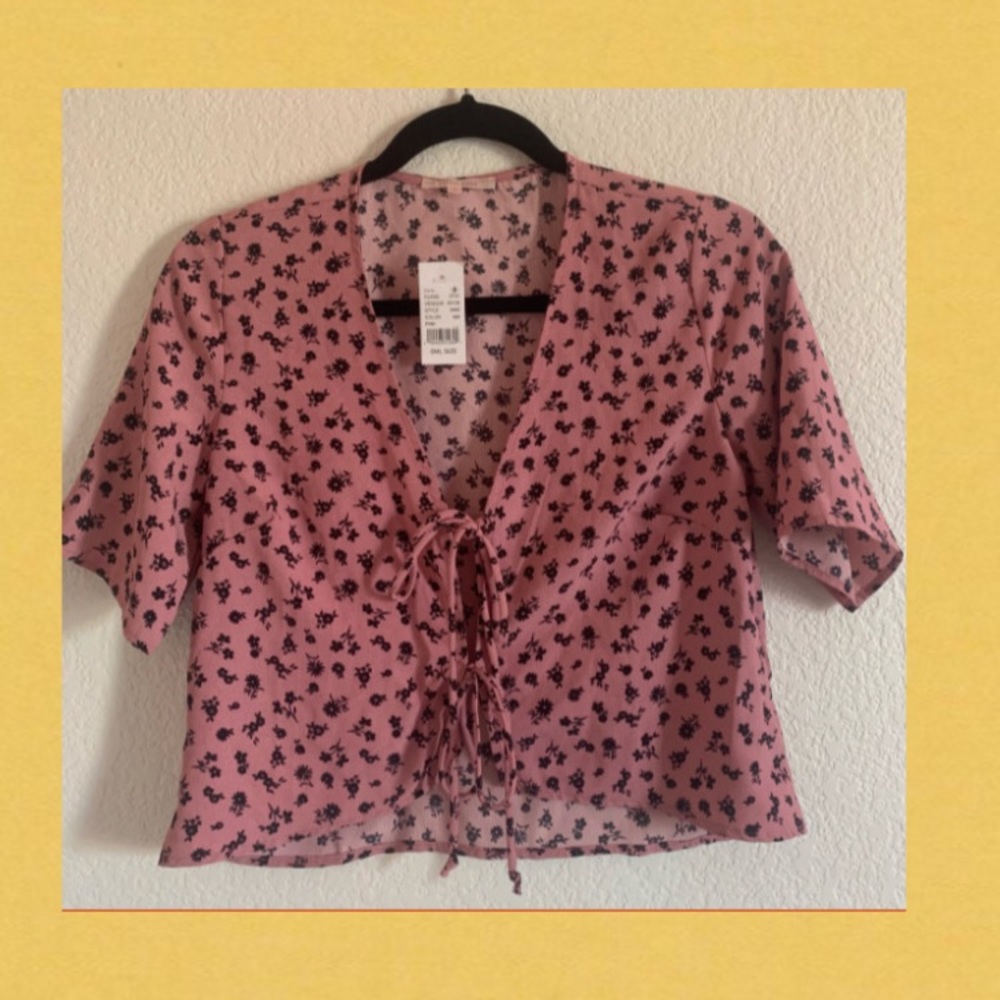 Slightly Cropped light blouse!